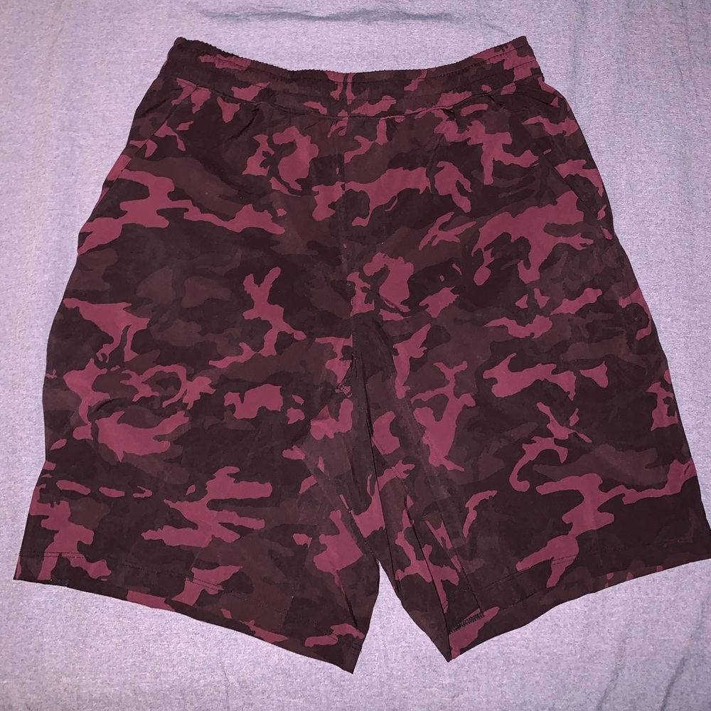 Lululemon Maroon Camouflage shorts (WITH LINING)